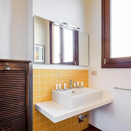 Apartment A Pochi Passi Dalla Finestrella Di Via Piella By Wonderful Italy