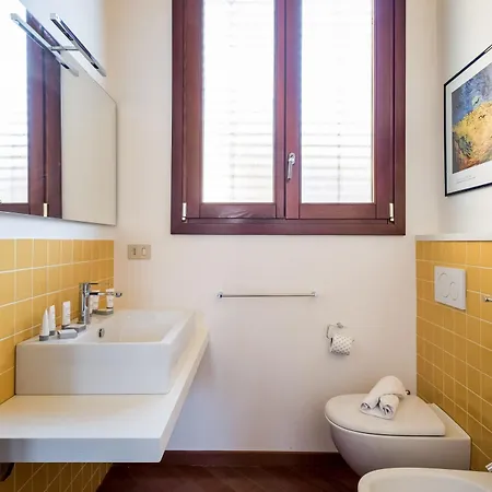 A Pochi Passi Dalla Finestrella Di Via Piella By Wonderful Italy Lägenhet