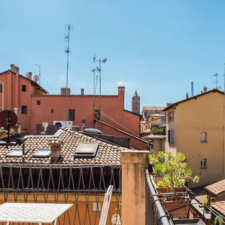 A Pochi Passi Dalla Finestrella Di Via Piella By Wonderful Italy
